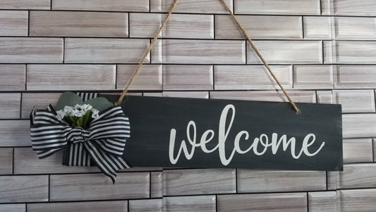 Black and White Welcome Sign